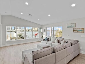 Smart TV, fireplace, table tennis, stereo - Vanderbilt Beach Bungalow  (Naples)