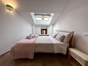 2 bedrooms, iron/ironing board, bed sheets