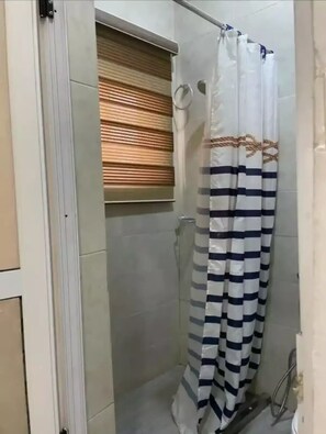 Dusche, Handtücher, Seife, Shampoo