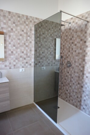 Shower, hair dryer, bidet, towels - Vittoria's Atelier - HOLIDAY HOME (Carini)