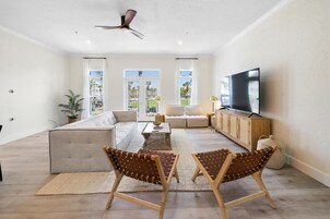 單棟房屋, 多張床, 露台, 花園景 | 客廳 | 電視