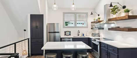 Fridge, microwave, stovetop, dishwasher