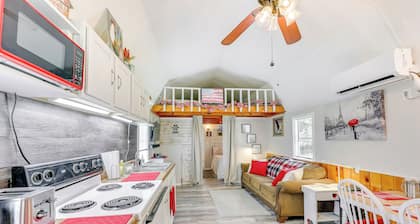 Paris Vacation Rental ~ 22 Mi to Mount Magazine!