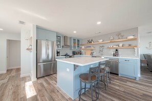 Kühlschrank, Ofen, Herdplatte, Geschirrspüler