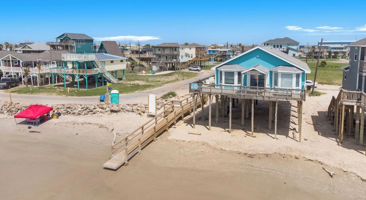 Dream Beachfront Vacation! No dangerous cars driving on pedestrian beach here! Secluded, gorgeous beach with huge house ready for you and your friends and family to reunite and relax. Book your DREAM vacay today! 