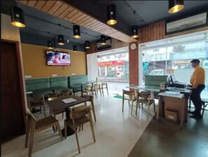 Dining - Standard Double Room 2 Hotel Andheri East station area & international airport (Mumbai)