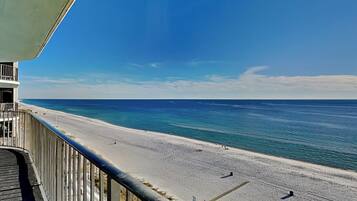 Condo (3 Bedrooms) | Property amenity