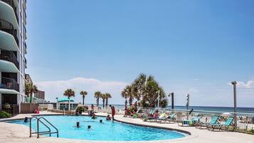 Condo (3 Bedrooms) | Property amenity