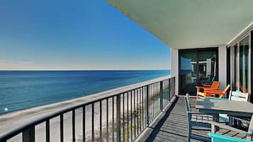 Condo (3 Bedrooms) | Front of property