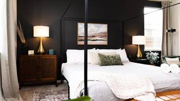 5 bedrooms, iron/ironing board, WiFi, bed sheets