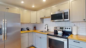Two Bedroom Two Bathroom Family Suite | Private kitchen