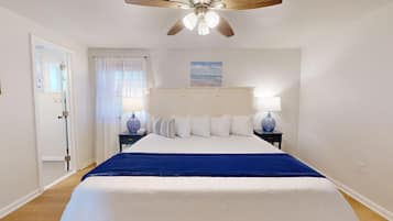 Two Bedroom Two Bathroom Family Suite | Dundyner, senger med Select Comfort-madrass og strykejern/-brett