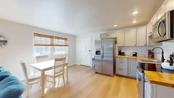 Two Bedroom Two Bathroom Family Suite | Private kitchen
