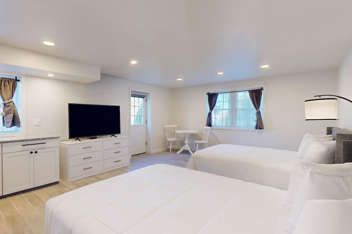 Deluxe Studio Suite | 1 bedroom, down comforters, Select Comfort beds, iron/ironing board