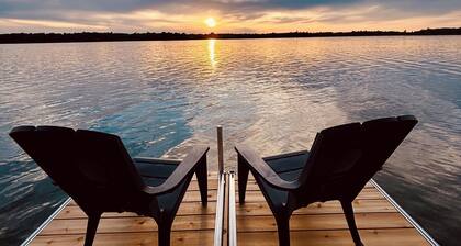 Modern, Sunset-Facing Waterfront Cottage
