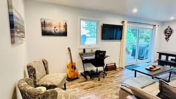 Smart TV, books, stereo