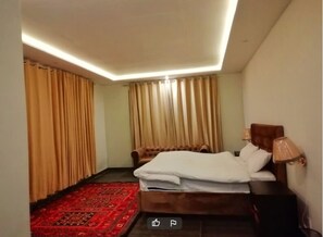 Deluxe Double Room | Soundproofing, iron/ironing board, free WiFi