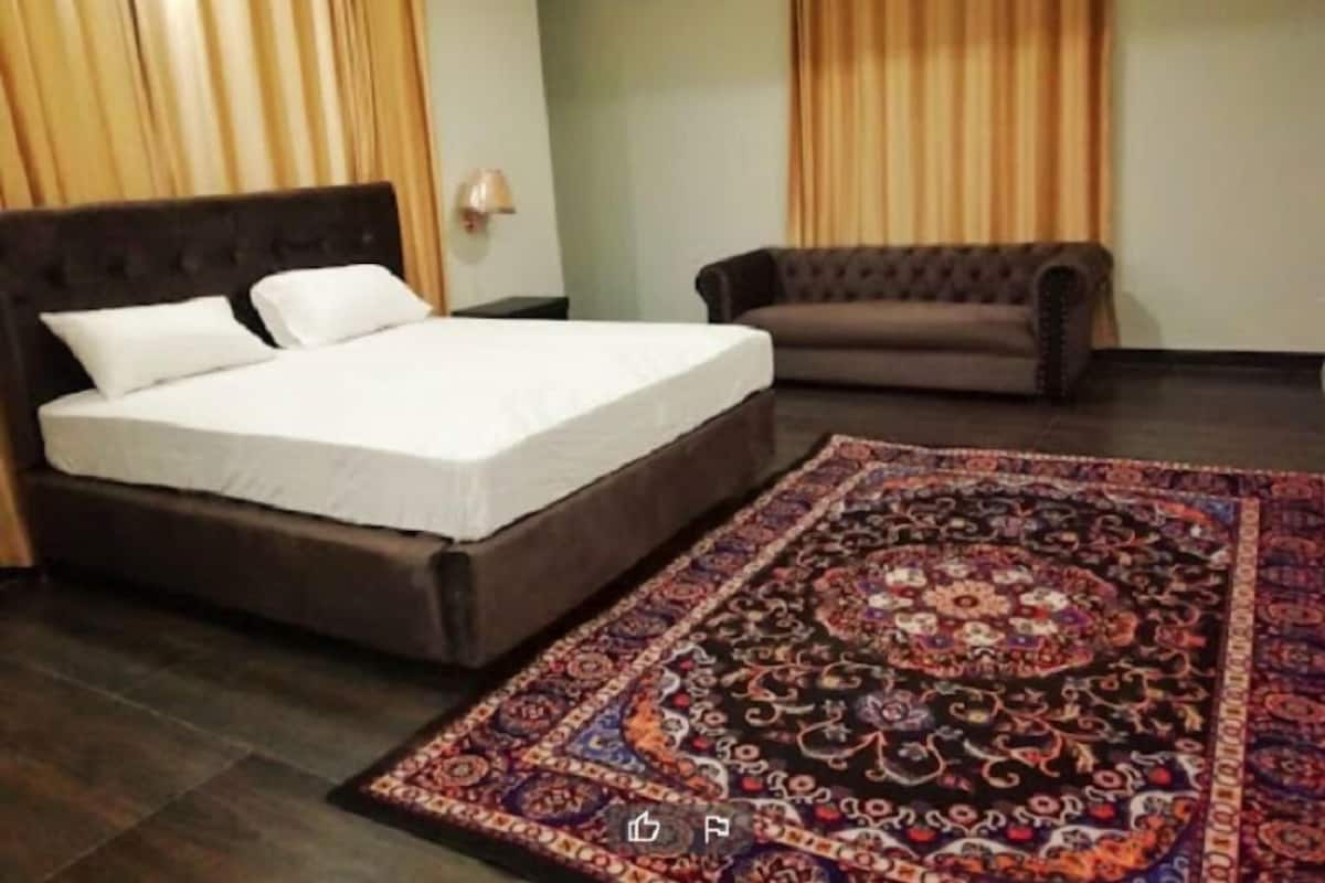 Quarto casal luxo | Quartos à prova de som, ferros/tábuas de passar roupa, Wi-Fi de cortesia