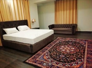Deluxe Double Room | 1 bedroom, soundproofing, iron/ironing board, free WiFi