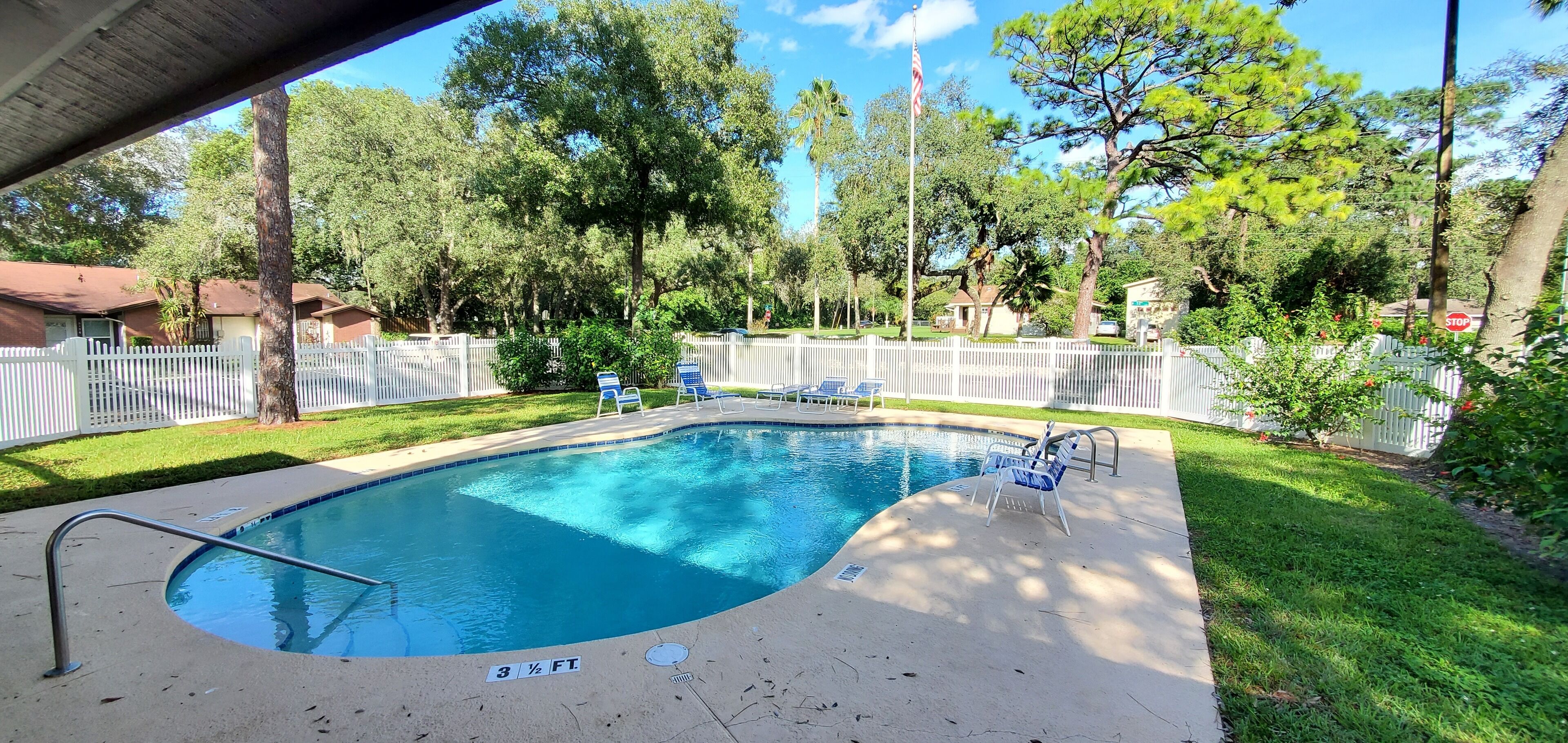 Pool, Private Yard, Massage Bed Within 2 miles of USF, Moffit Center
