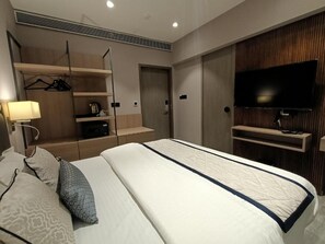 1 bedroom, WiFi, bed sheets - Deluxe Double Room 2 Hotel Andheri East station area & international airport
 (Mumbai)