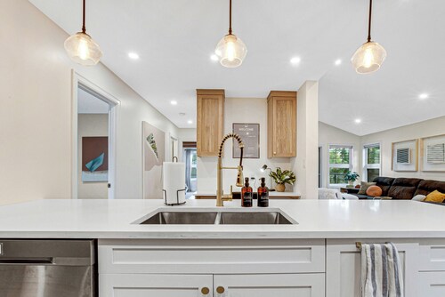 Selina's House - 2 Bed 2 Bath - Gordie Howe Arena - Beautiful Modern Build