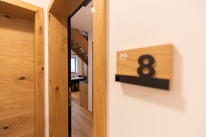 Gallery appartement | 1 slaapkamer, een minibar, een bureau, een laptopwerkplek