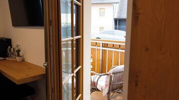 Comfort-værelse med dobbeltseng eller 2 enkeltsenge | Terrasse/gårdhave