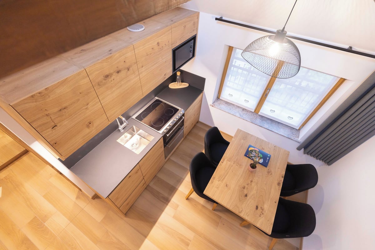 Familienapartment | Wohnbereich | 42-Zoll-Smart-TV mit Kabelempfang, Fußbodenheizung