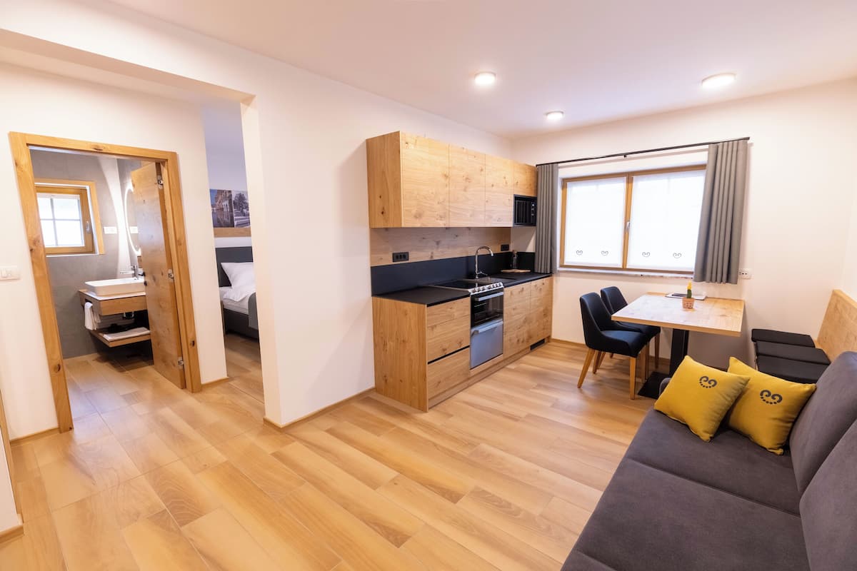 Apartemen Deluks | 1 kamar tidur, seprai premium, minibar, dan meja kerja