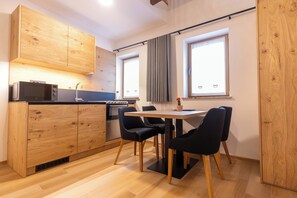 Gallery Apartment | Living area | 42-inch Smart TV with cable channels, heated floors - Hotel Vila Loka (Skofja Loka)