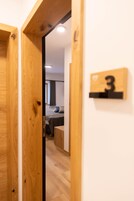 1 habitación, minibar, escritorio y espacio para trabajar con laptop 