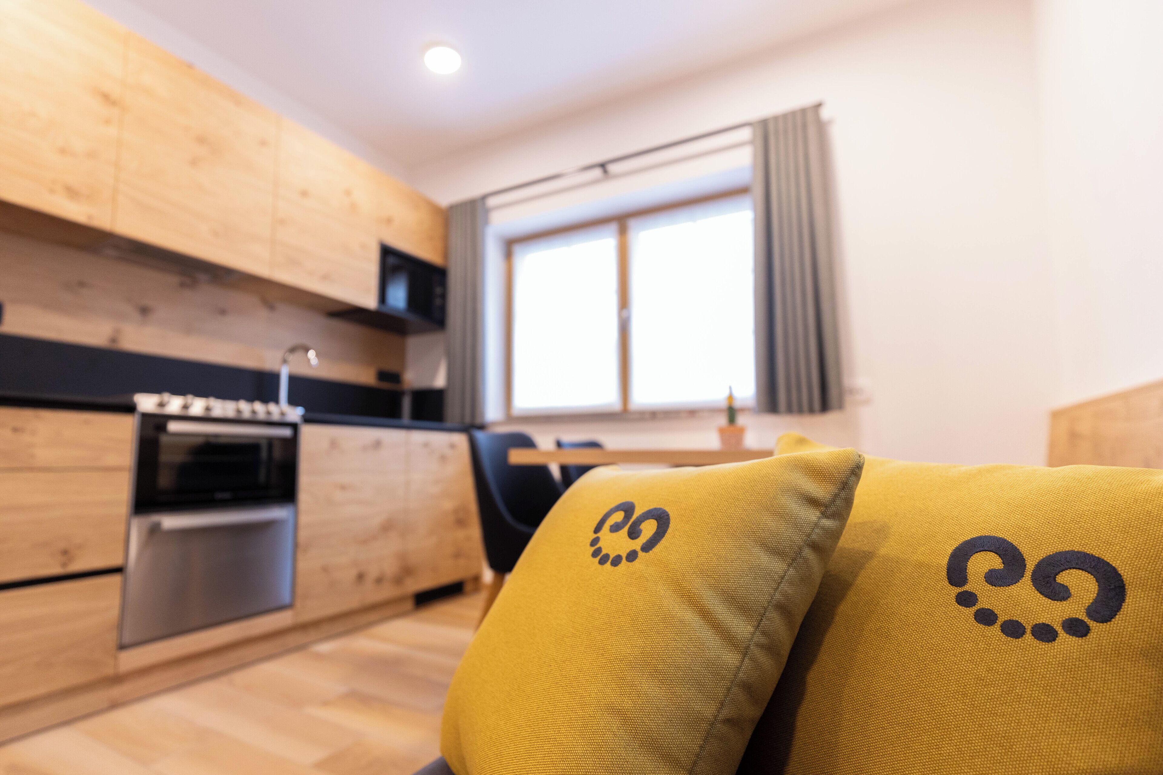 豪華公寓 | 客廳 | 42 吋智能電視連有線電視頻道、加熱地板