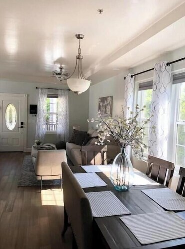 Amazing 2 Bedroom/2 Bath Cottage in the heart of Downtown Napa