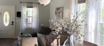 Amazing 2 Bedroom/2 Bath Cottage in the heart of Downtown Napa