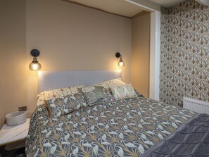 2 bedrooms, individually decorated, individually furnished, free WiFi - The Seaside House (Saltburn-by-the-Sea)