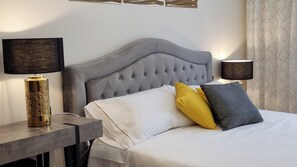 Classic-Doppelzimmer | Hochwertige Bettwaren, Betten mit Memory-Foam-Matratzen, Zimmersafe