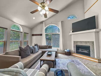 Beautiful Mountain Townhome, Great Views, Lots of Space 173