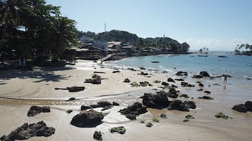 En la playa y vóleibol de playa