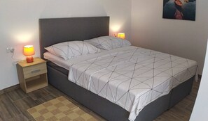 2 bedrooms, free WiFi, bed sheets, wheelchair access