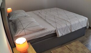 2 bedrooms, free WiFi, bed sheets, wheelchair access