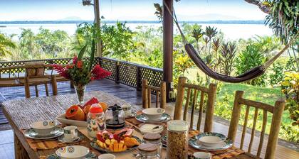 Waterfront Property With Spacious House With Dorm and Communal Kitchen Rio Dulce