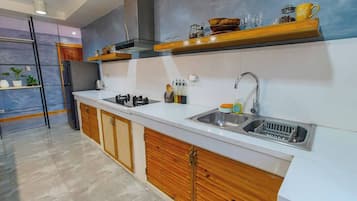 Stovetop, electric kettle