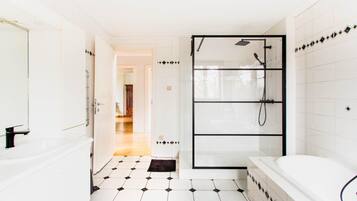 Shower, towels