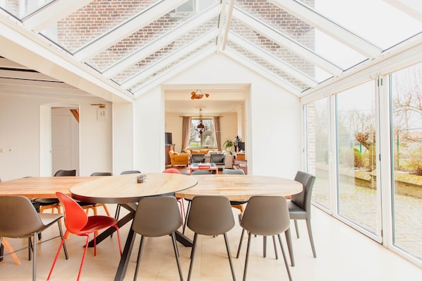 Dining - Beautiful mansion with swimmingpool and jacuzzi (Bilzen)
