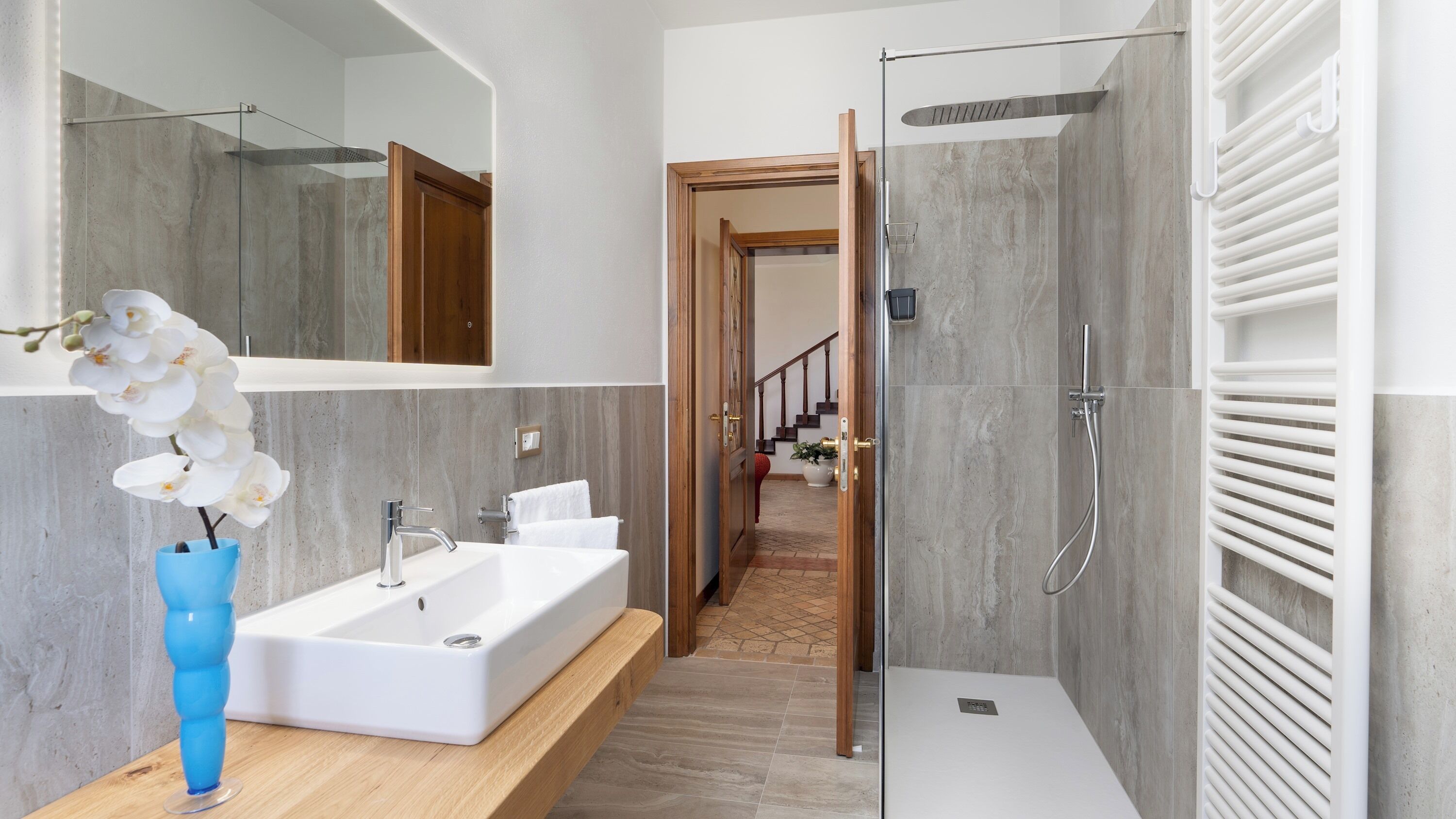 Vasca, asciugacapelli, bidet, asciugamani