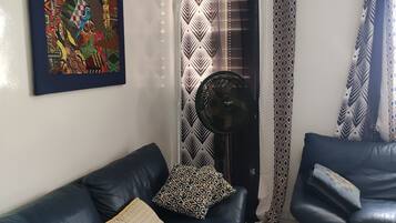 Télévision, lecteur de DVD, chaîne hi-fi