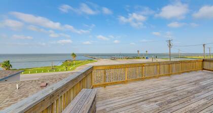 Rockport Unit w/ Pools & Boat Ramp - Near Beaches!