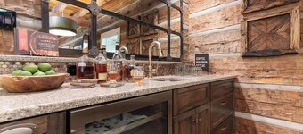 Luxury 4 bedroom Log Cabin on 32 acres only 10 minutes from Frankfort, KY