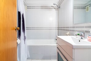 Baignoire, serviettes fournies
